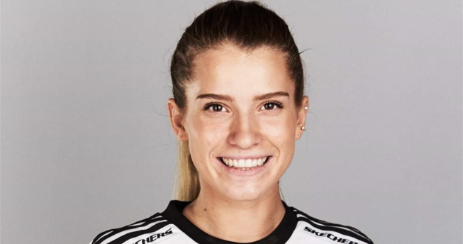 Në foto shihet hendbollistja Njoma Zogaj, e cila do t’i bashkohet Kombëtarës sonë shumë shpejt.