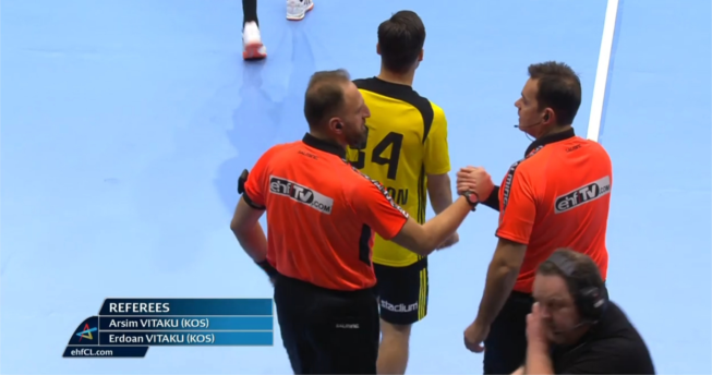 Në foto shihen gjyqtarët kosovarë Erdoan dhe Arsim Vitaku.