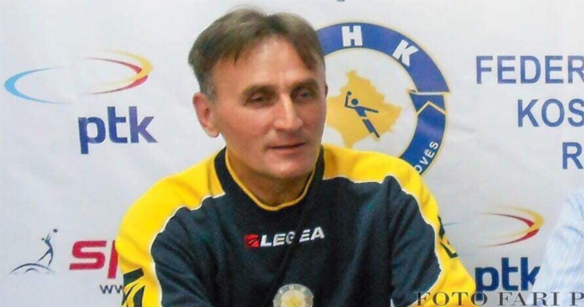 Në foto shihet Agim Shkodra, hendbollist i njohur gjilanas.