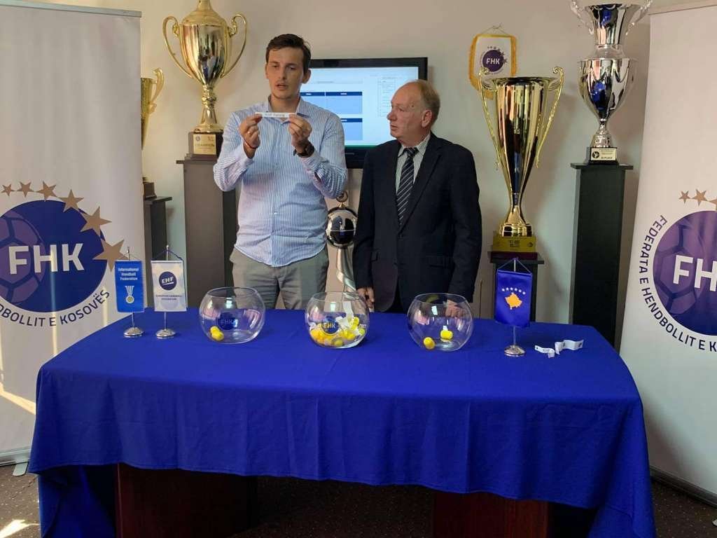 Zyrtaret e federates Duke e u hedhur shorti ne zyre te federates