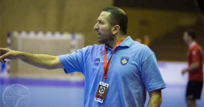 Në foto shihet përzgjedhësi i Kombëtares sonë, Taip Ramadani.