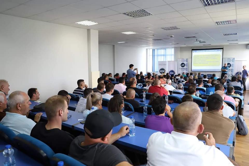 Dragan Nacesvski duke ligjeruar