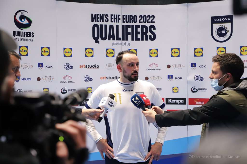 Valon Dedaj gjate intervistes pas lojes kunder Suedise